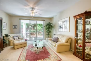 Photo #3: 2433556 Listing