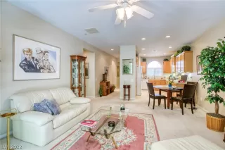 Photo #6: 2433556 Listing