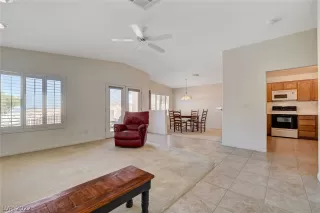 Photo #4: 2433573 Listing