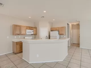 Photo #6: 2433604 Listing