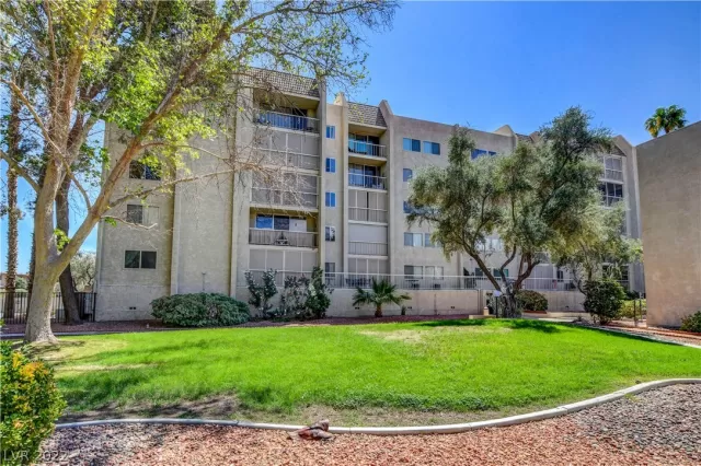 MLS: 2433673 Condo For Sale