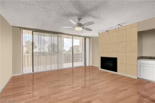 Photo #4: 2433673 Listing