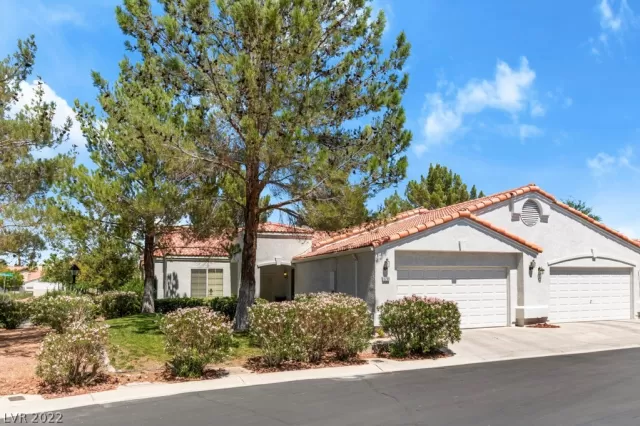 MLS: 2433721 Condo For Sale