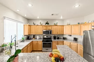 Photo #4: 2433721 Listing