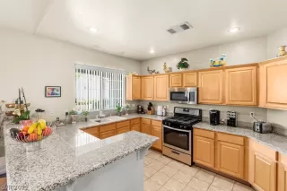 Photo #5: 2433721 Listing