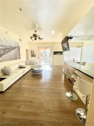 Photo #3: 2433725 Listing 