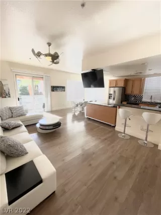 Photo #4: 2433725 Listing 