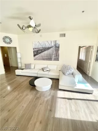 Photo #5: 2433725 Listing 