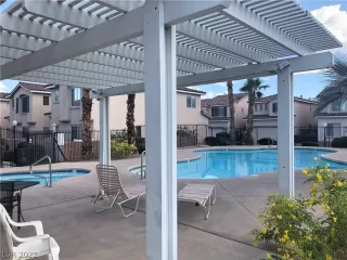 Photo #3: 2433753 Listing