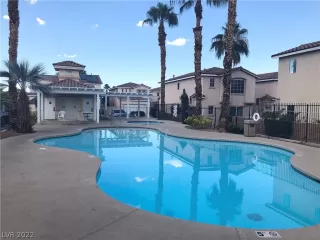 Photo #4: 2433753 Listing