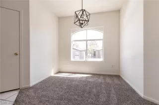 Photo #4: 2433787 Listing