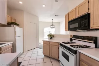 Photo #6: 2433787 Listing