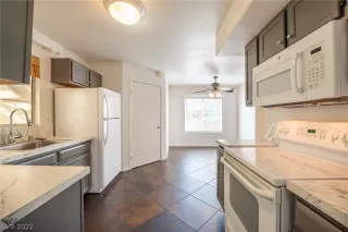 Photo #3: 2433789 Listing 