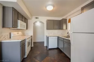Photo #4: 2433789 Listing 