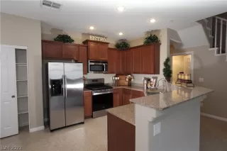 Photo #3: 2433801 Listing