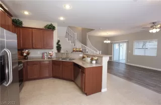 Photo #4: 2433801 Listing