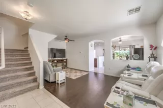 Photo #6: 2433831 Listing 