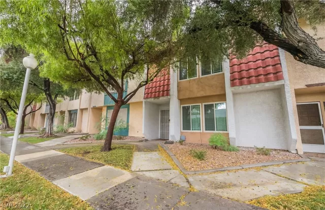 MLS: 2433897 Condo For Sale