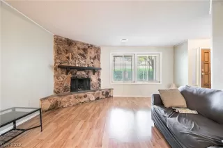 Photo #4: 2433897 Listing 