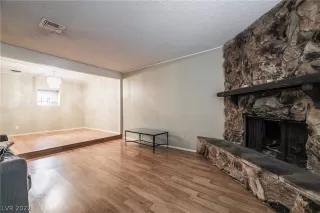 Photo #5: 2433897 Listing 