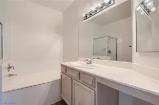 Photo #2: 2433913 Listing