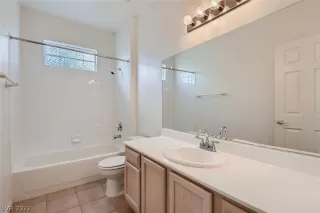 Photo #4: 2433913 Listing