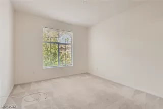 Photo #5: 2433913 Listing