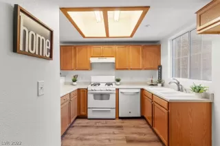 Photo #2: 2434008 Listing