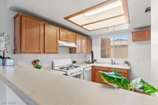 Photo #6: 2434008 Listing