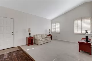 Photo #4: 2434037 Listing