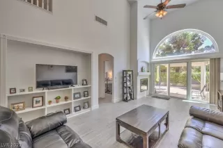 Photo #6: 2434043 Listing 