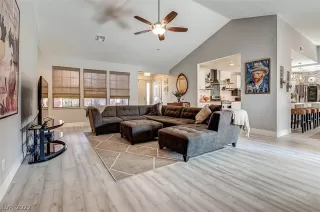 Photo #4: 2434102 Listing