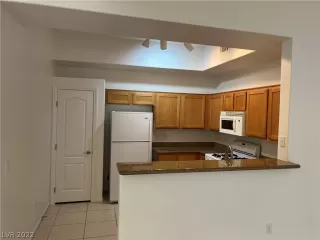 Photo #3: 2434125 Listing