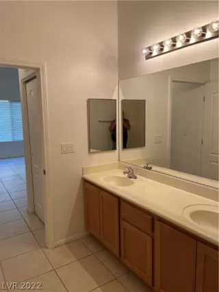 Photo #6: 2434125 Listing