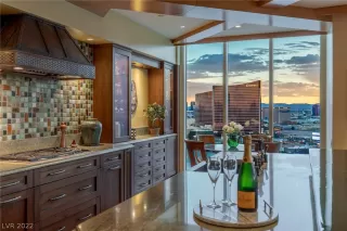 Photo #4: 2434126 Listing