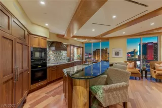 Photo #6: 2434126 Listing