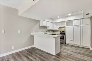 Photo #1: 2434151 Listing