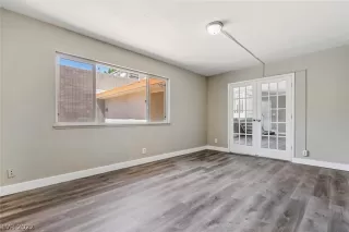 Photo #5: 2434151 Listing