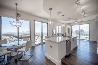 Photo #1: 2434191 Listing