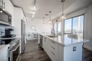 Photo #2: 2434191 Listing