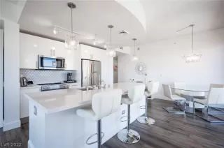 Photo #5: 2434191 Listing