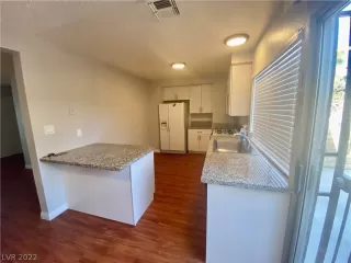 Photo #3: 2434197 Listing