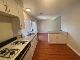 Photo #4: 2434197 Listing