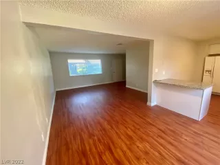 Photo #5: 2434197 Listing