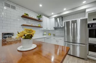 Photo #2: 2434304 Listing