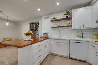 Photo #3: 2434304 Listing