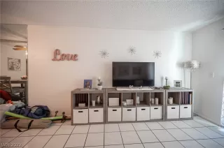 Photo #3: 2434360 Listing