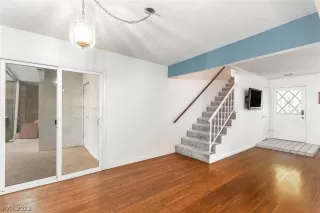 Photo #3: 2434364 Listing