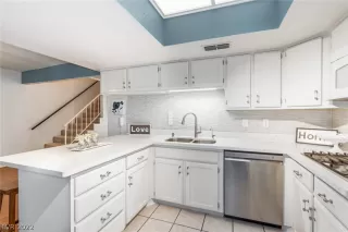 Photo #6: 2434364 Listing