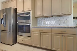 Photo #4: 2434387 Listing 